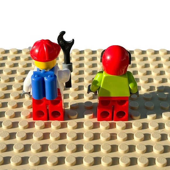 Lot of 2 LEGO Racers Minifigures - Picture 2 of 6